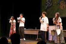 「ヤーレンズのダダダ団！決起集会」のワンシーン