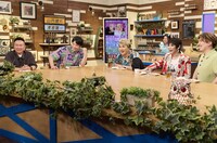 EXITりんたろー。（右端）がゲスト出演する「これ余談なんですけど…」のワンシーン