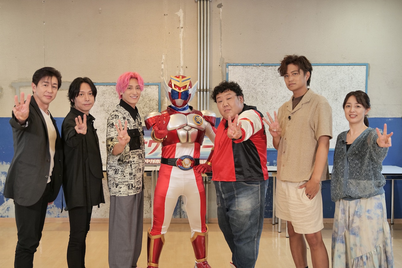 「オワライバー」キャスト集合写真。左から和田圭市、吉岡毅志、兼近大樹、オワライバー、三中元克、井上正大、宮澤寿梨