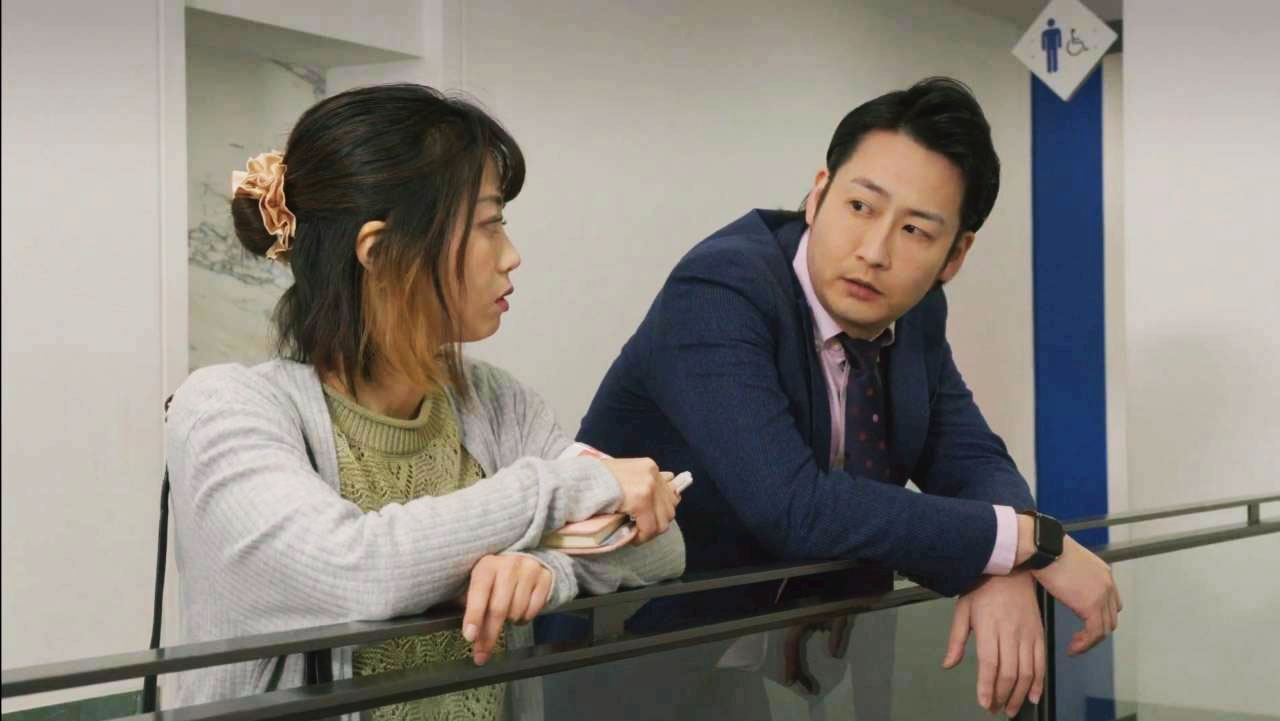 「オワライバー」のワンシーン
