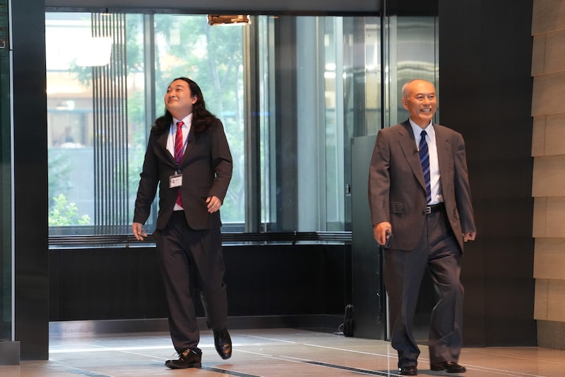 左から、かが屋・賀屋、舛添要一