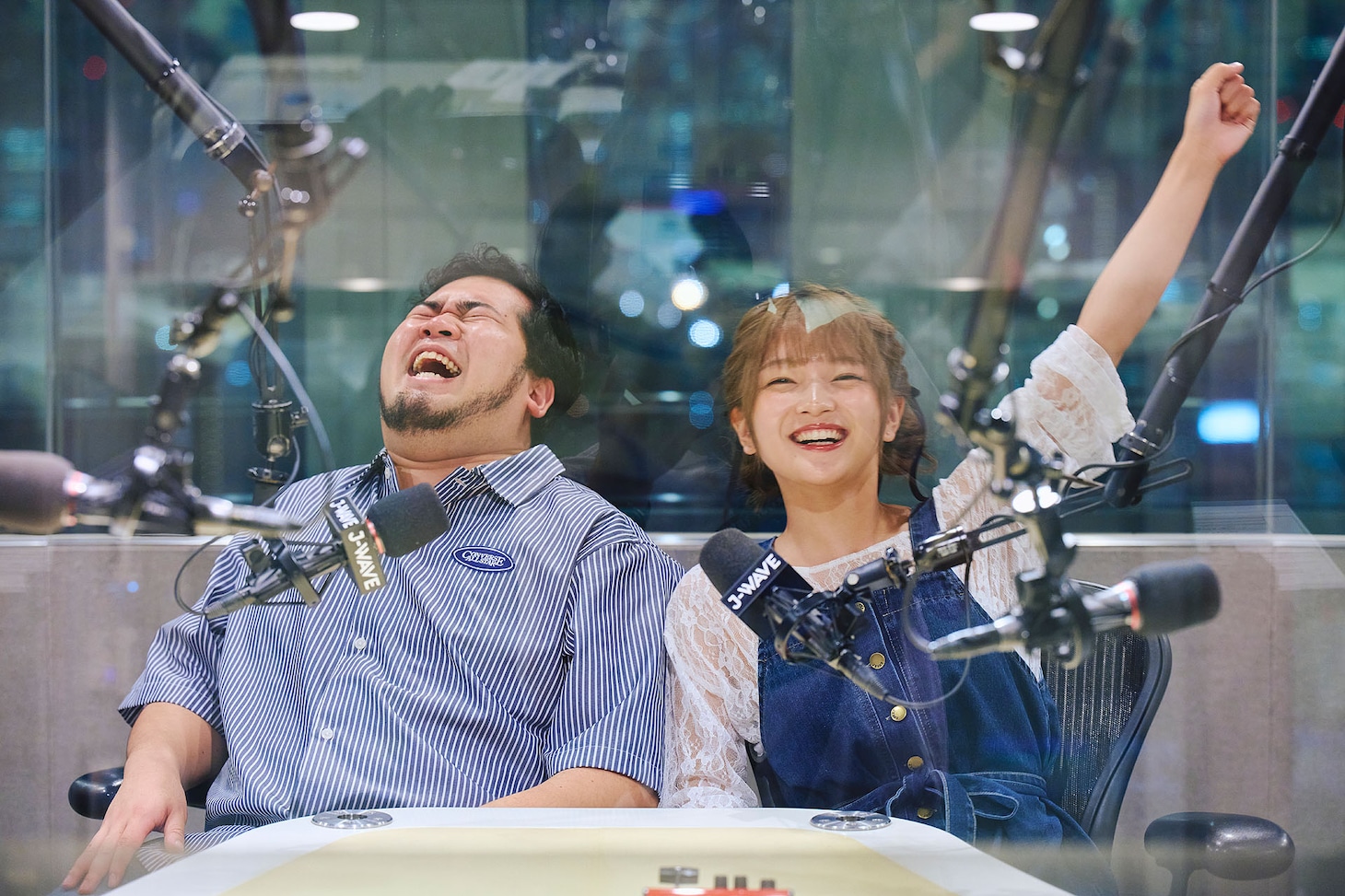 令和ロマン・ケムリと福留光帆 ©J-WAVE