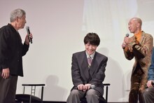 意外な交流を明かす小林薫とひょうろく。中央が神木隆之介