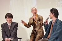 左から、神木隆之介、ひょうろく、菅田将暉