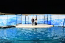 真空ジェシカによる漫才の様子