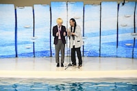 真空ジェシカによる漫才の様子