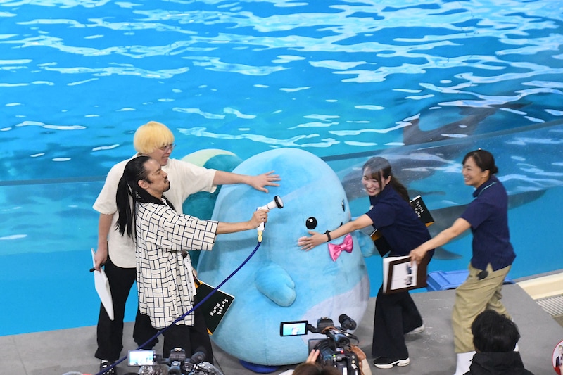 水を噴射する真空ジェシカ川北