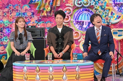 左から、谷まりあ、フットボールアワー後藤、蛍原徹