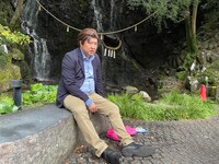 舞の海に扮したとにかく明るい安村