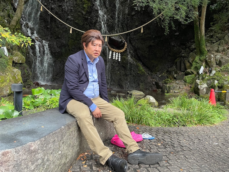 舞の海に扮したとにかく明るい安村