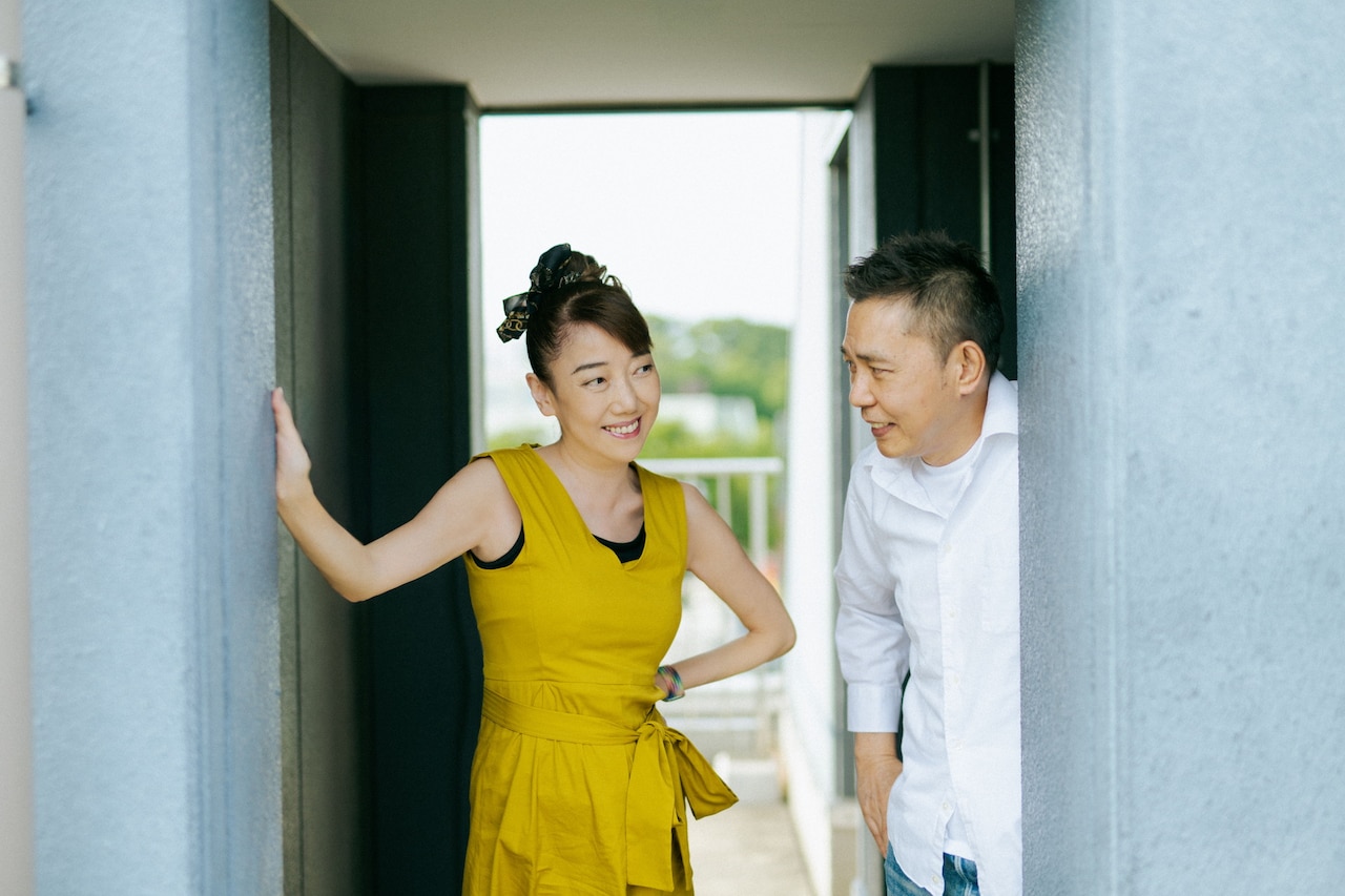 吉岡里帆 - ロングコートダディ堂前がCMで吉岡里帆と仲良し夫婦