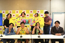 前列左からケビンス仁木、サバンナ八木、Love Me Do、ビューティフルトーキョーマンズ・鈴木バイダン、後列左から9番街レトロ京極、金魚番長、かけおち・青木マッチョ