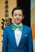 濱津隆之扮する、美幸と一緒に漫才大会に出場する漫才師・漫堂