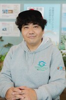 福澤重文扮する、 美幸が働く不動産会社に訪れる「YOUは何しに日本へ？」のディレクター・撮井高志