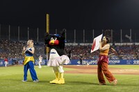 イベントを盛り上げるエルフとつばみ