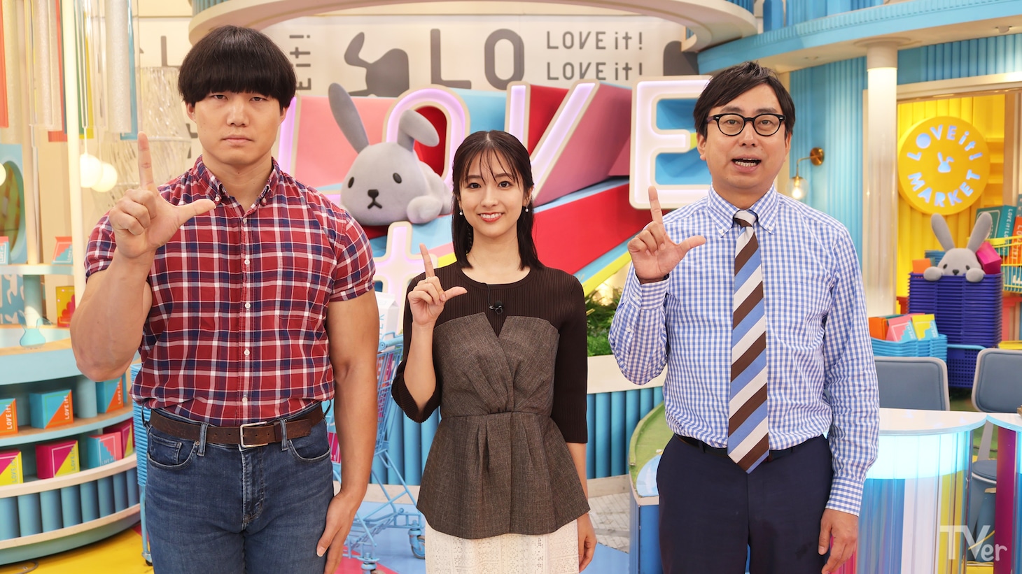 左から、かけおち・青木マッチョ、田村真子アナ、おいでやす小田