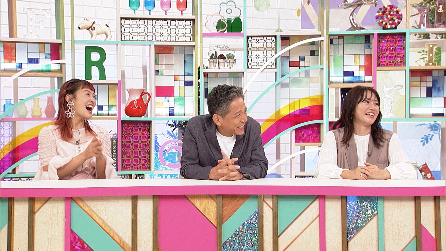パネラーの村上佳菜子、勝村正信、磯山さやか