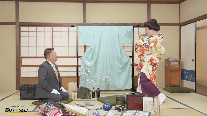 サンドウィッチマンが出演する「バイセル」新CMのワンシーン