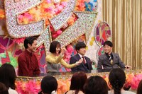 左から友田オレ、大友花恋、バカリズム、陣内智則