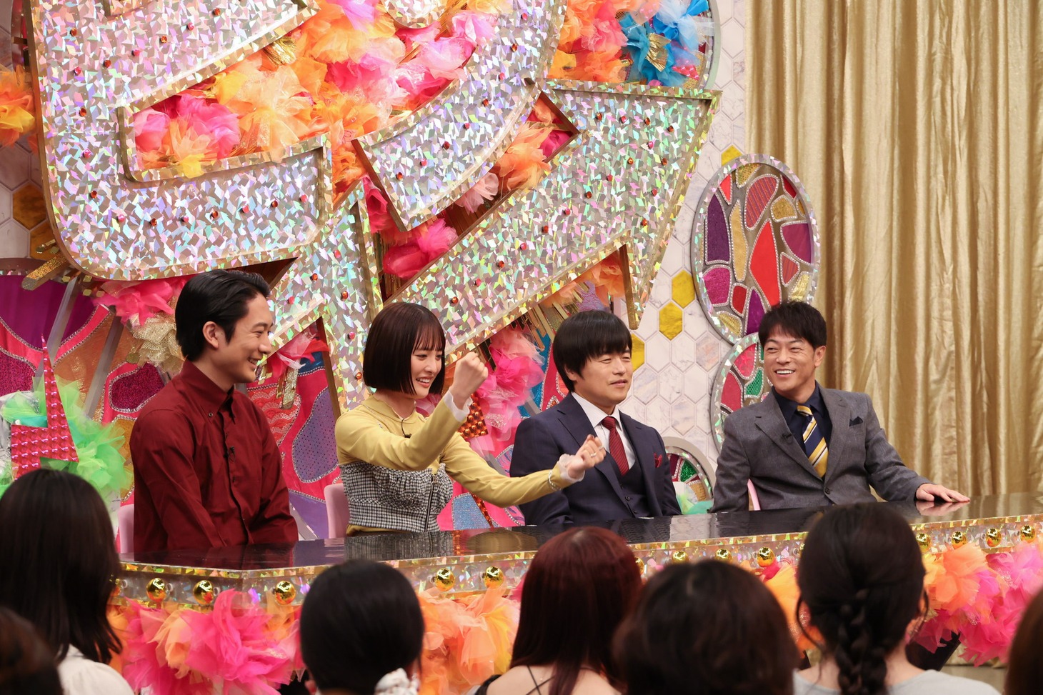 左から友田オレ、大友花恋、バカリズム、陣内智則