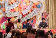 左から友田オレ、大友花恋、バカリズム、陣内智則