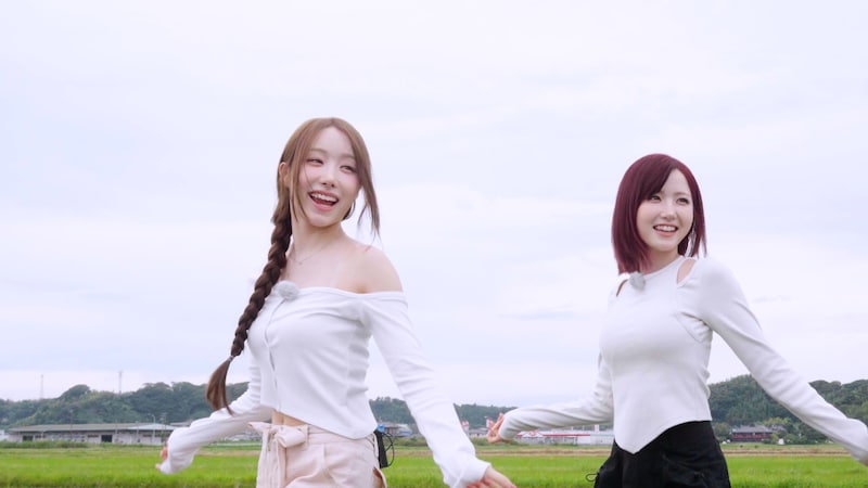 SAY MY NAMEの（左から）MEI、本田仁美