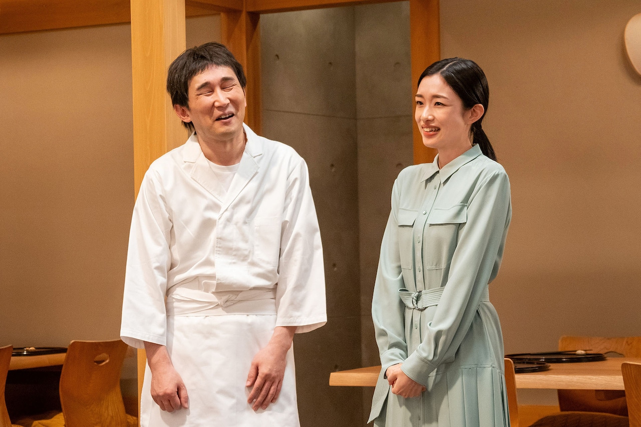 コントで共演するシソンヌじろうと河合優実
