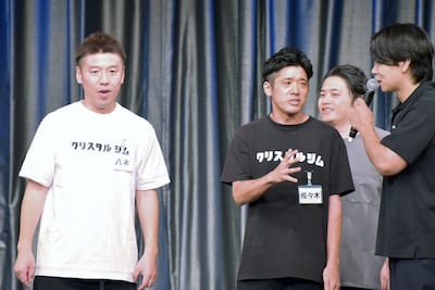「キングオブコント」決勝を前にコンビ揃って登場し、野田クリスタルに引かれるうるとらブギーズ