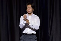 「ワイシャツボディコンテスト」にエキシビションで出場する野田クリスタル