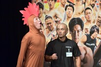 投票を待つ「リボルバー養鶏場」