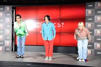 しっかりとお辞儀をする（左から）モグライダー芝、永野、ラランド・サーヤ