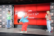 「ラッセン」ネタのばかうけバージョンを披露する永野(中央)