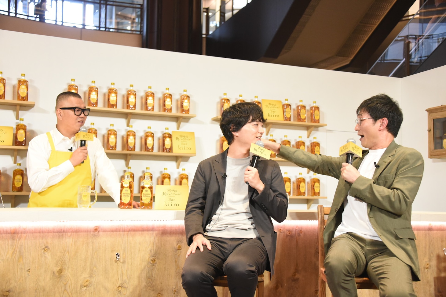 左からシソンヌ長谷川、染谷将太、シソンヌじろう