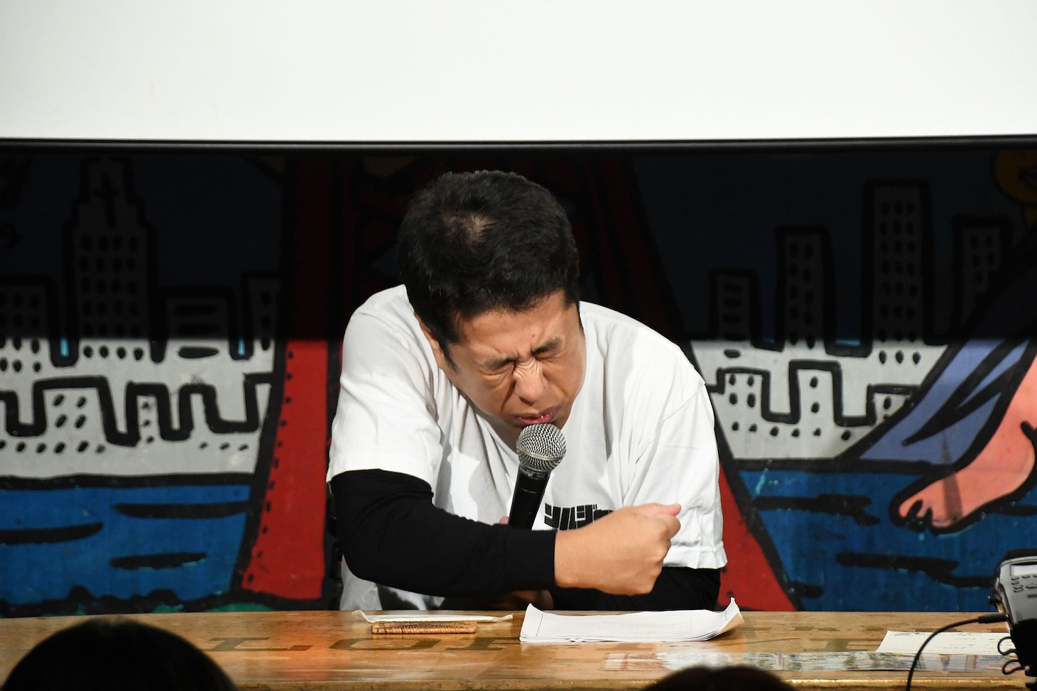 疲れがピークに達し、布団にくるまりブルブル震えていたという井口。病院で検査して流行り病などではないとのこと