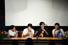 井口に失態を暴露される青色1号カミムラ（左から2人目）