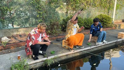 左からビスケットブラザーズきん、ロングコートダディ兎、さや香・石井