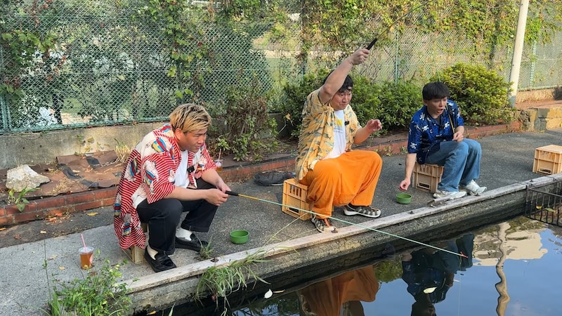 左からビスケットブラザーズきん、ロングコートダディ兎、さや香・石井