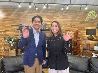 「高校ゴルフNo.1決定戦～緑の甲子園～」に出演する千鳥ノブと原江里菜