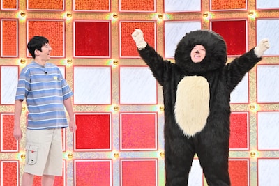 1本目「モグドン」を披露するロングコートダディ ©TBS