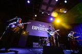「FENDER EXPERIENCE 2025」での令和ロマンスペシャルバンドのステージの様子