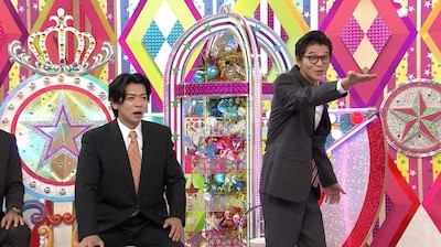 左から、マヂカルラブリー・野田クリスタル、モグライダー芝