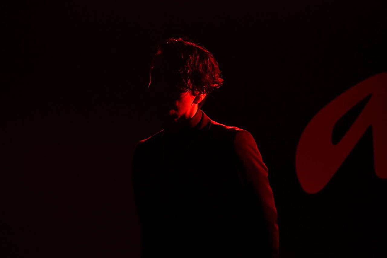 「anan AWARD 2025」授賞式に登場した見取り図・盛山のシルエット