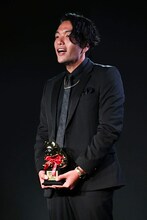 「anan AWARD 2025」ボディメイク部門を受賞した見取り図・盛山