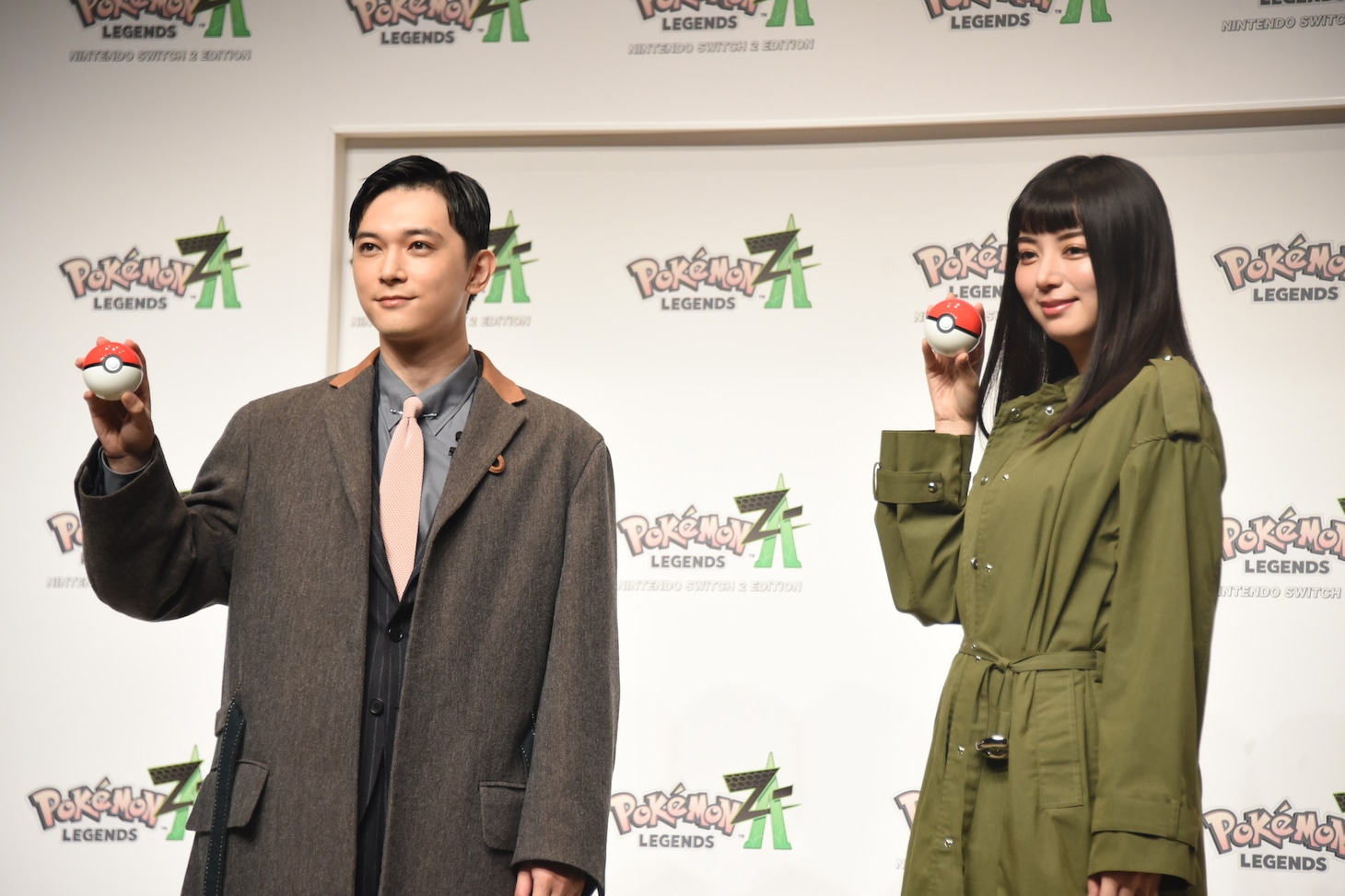左から吉沢亮、池田エライザ
