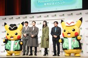 ピカチュウに囲まれた（左から）オズワルド畠中、吉沢亮、池田エライザ、オズワルド伊藤