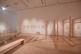 「浜田雅功展『空を横切る飛行雲』」展示会場内の様子