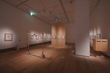 「浜田雅功展『空を横切る飛行雲』」展示会場内の様子