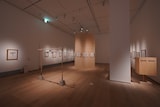 「浜田雅功展『空を横切る飛行雲』」展示会場内の様子