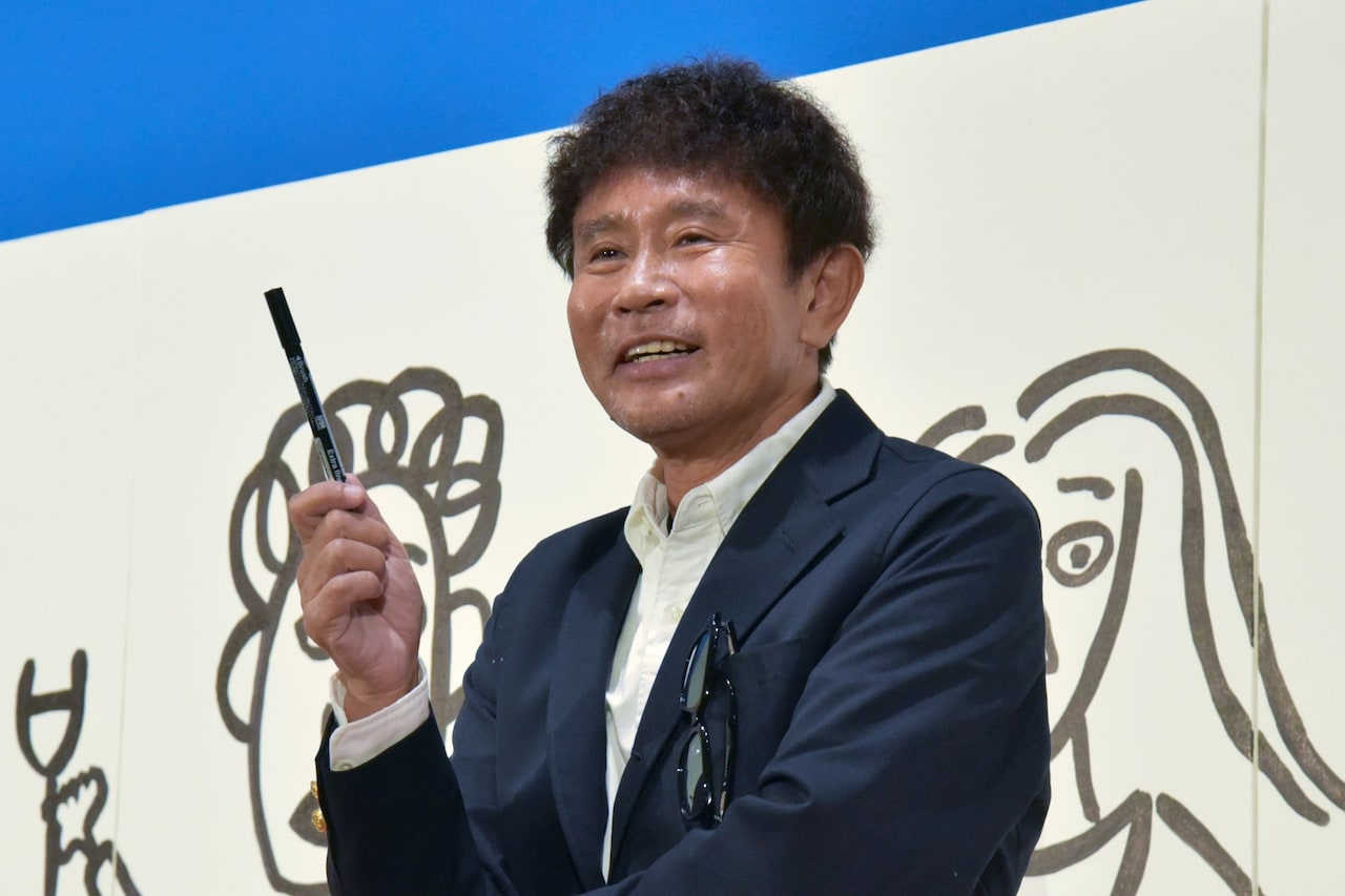 ダウンタウン浜田雅功が自身初の個展に来場　100枚描き下ろし「自分なりに一生懸命描いたつもり」