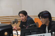 お笑い界の話題が「キングオブコント」から「M-1」へと急速に移っていくことを懸念する青色1号カミムラ（左）